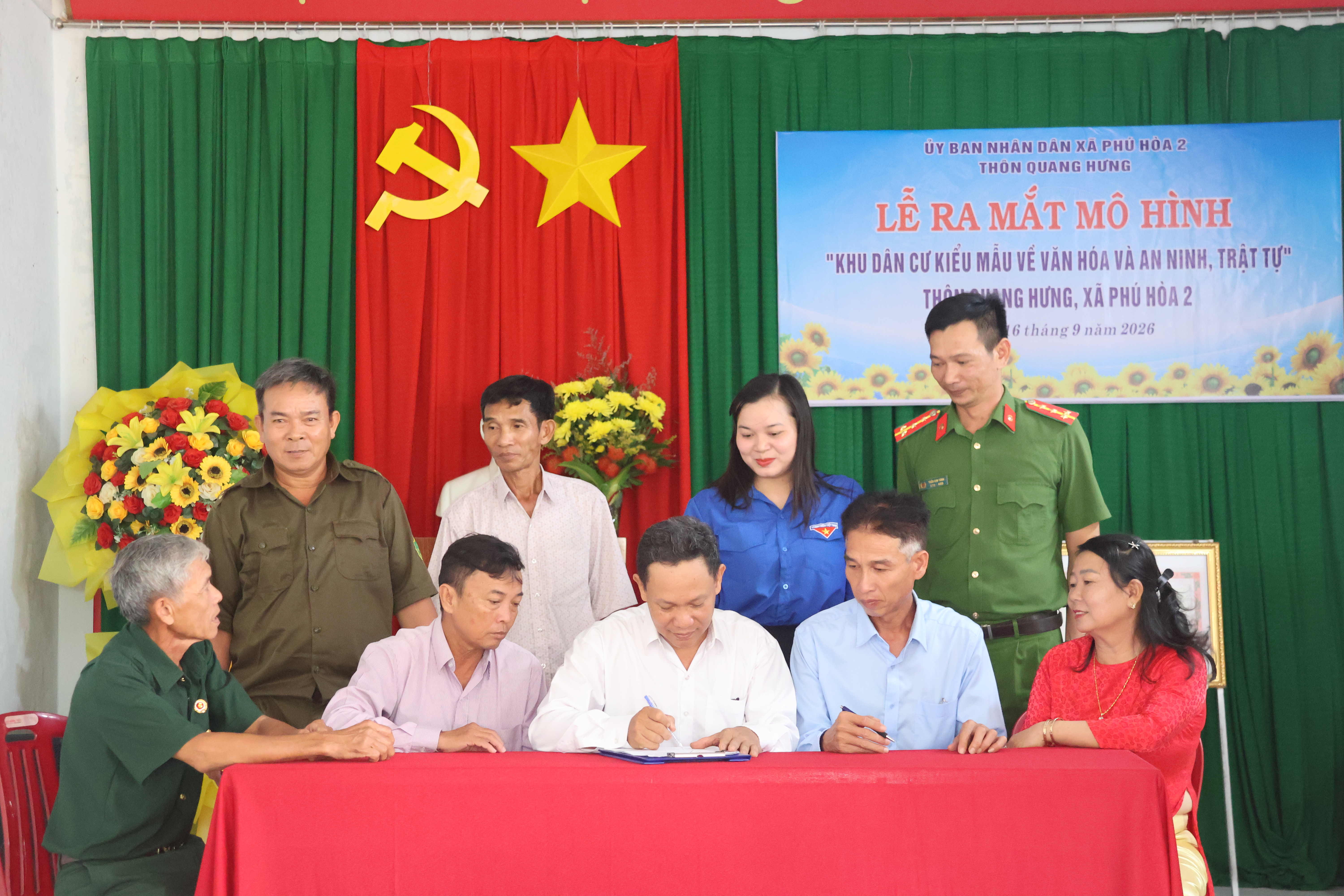 Ra mắt mô hình “Khu dân cư kiểu mẫu về văn hóa và an ninh, trật tự” thôn Quang Hưng