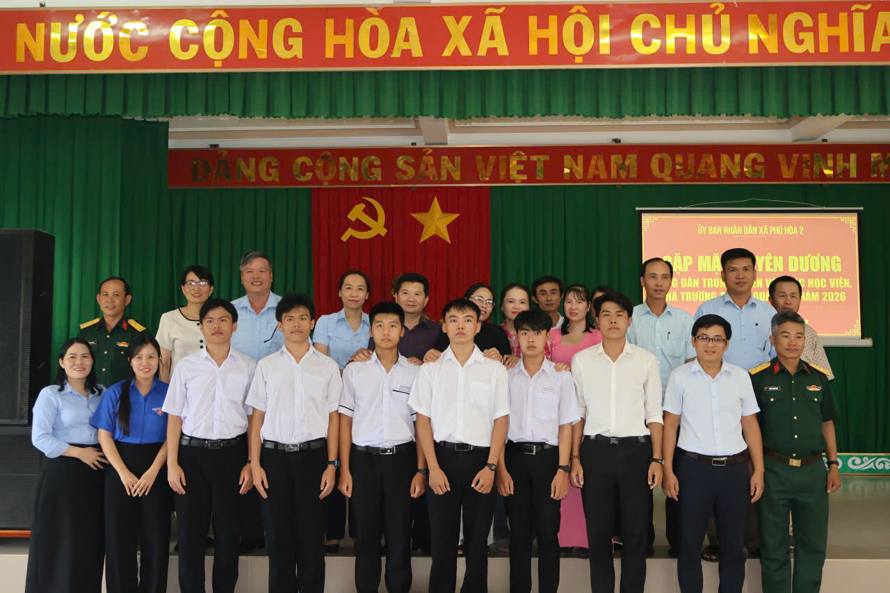 Phú Hòa 2: Gặp mặt tuyên dương công dân trúng tuyển vào các học viện, nhà trường trong quân đội năm 2026